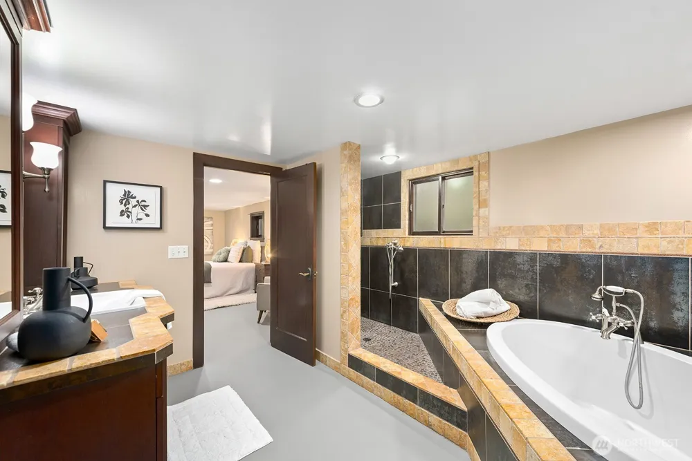 6238 25th Avenue NE Seattle, WA 98115