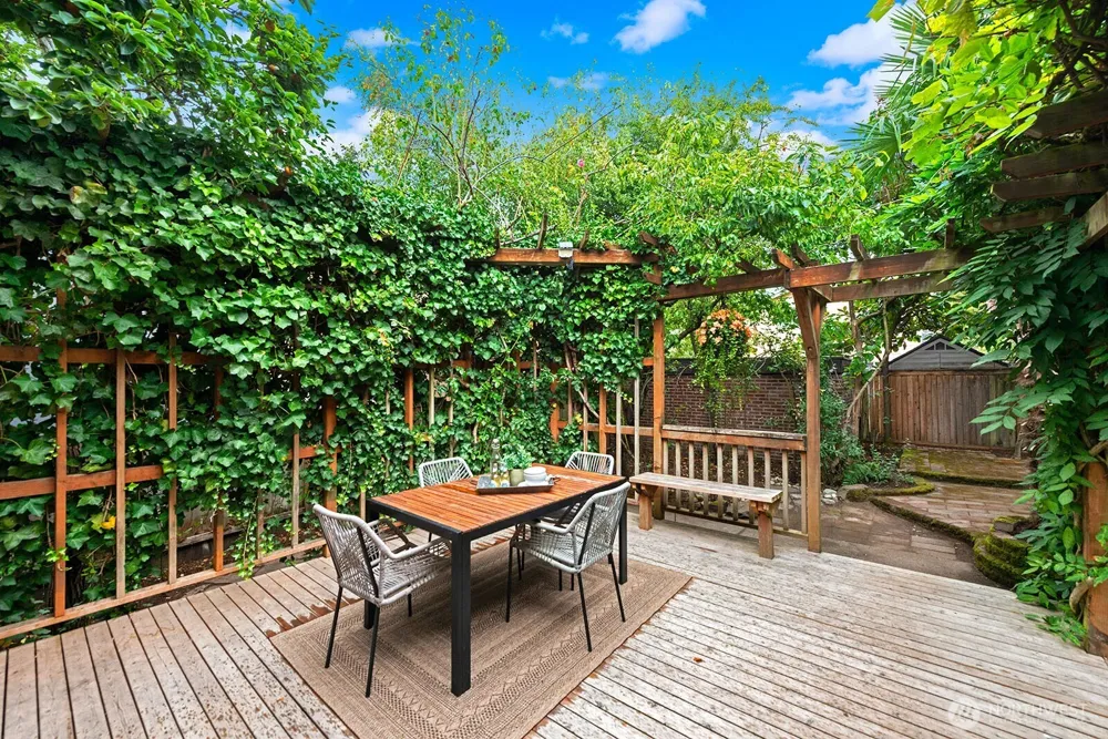 6238 25th Avenue NE Seattle, WA 98115