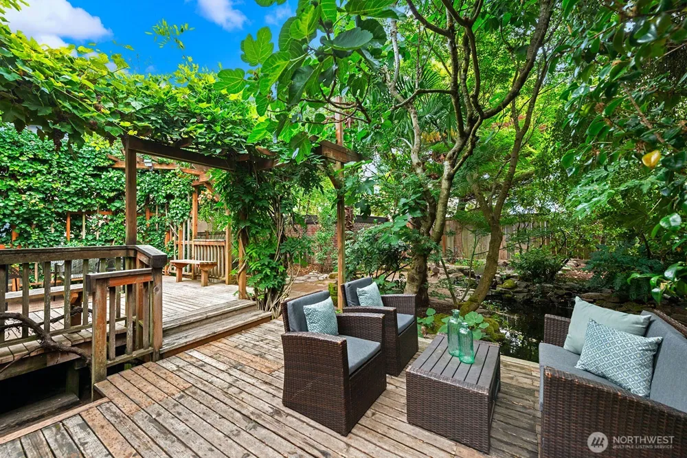 6238 25th Avenue NE Seattle, WA 98115