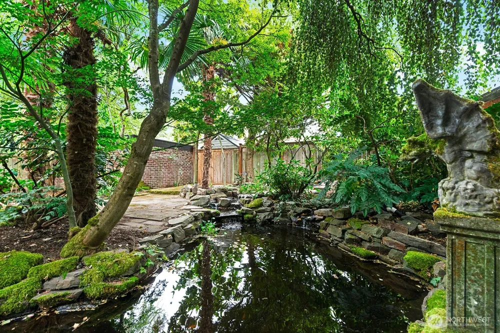 6238 25th Avenue NE Seattle, WA 98115