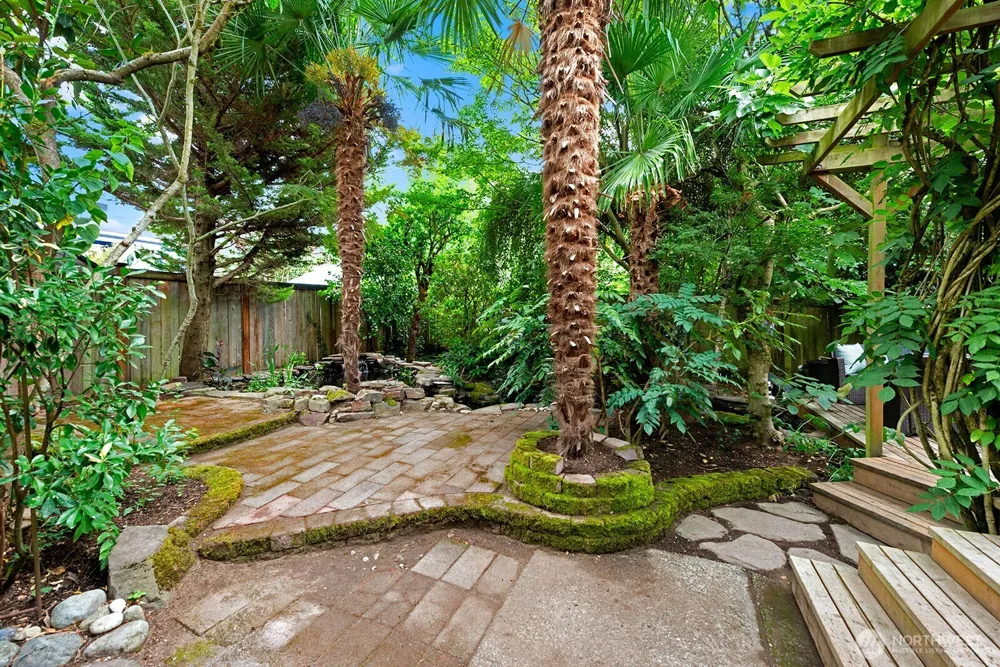 6238 25th Avenue NE Seattle, WA 98115