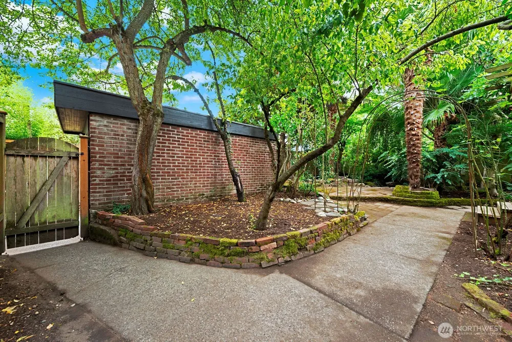 6238 25th Avenue NE Seattle, WA 98115