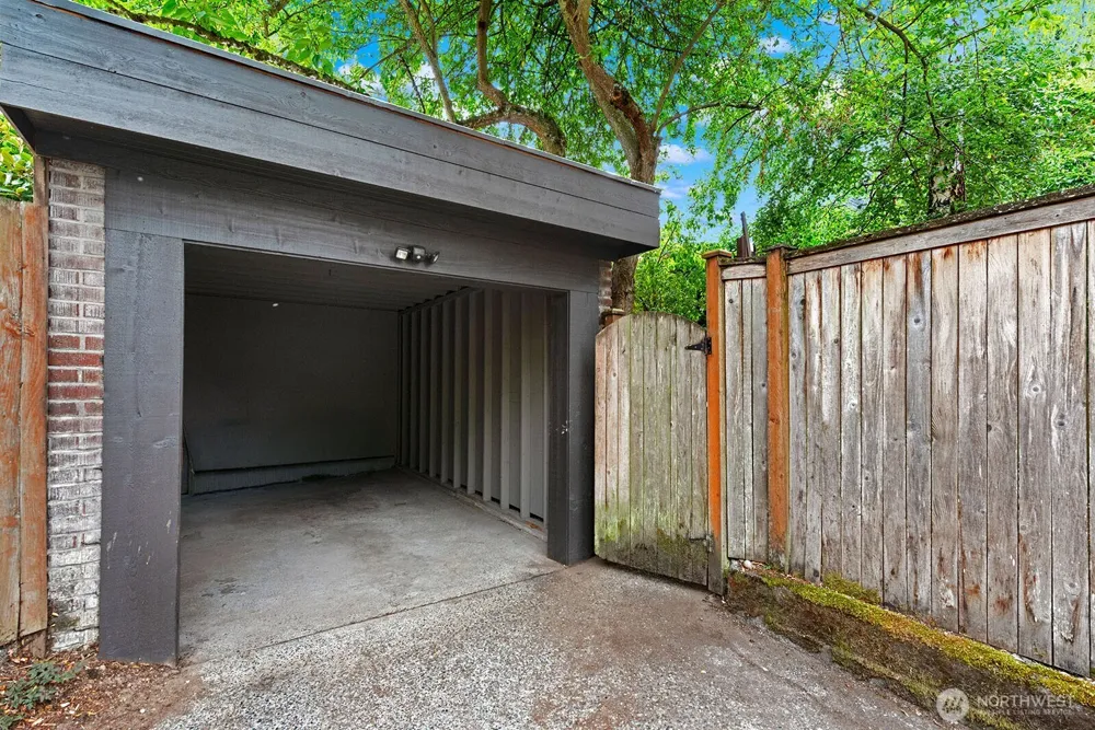 6238 25th Avenue NE Seattle, WA 98115