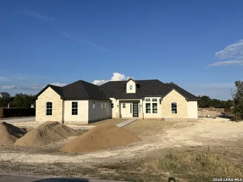 673 James Way
