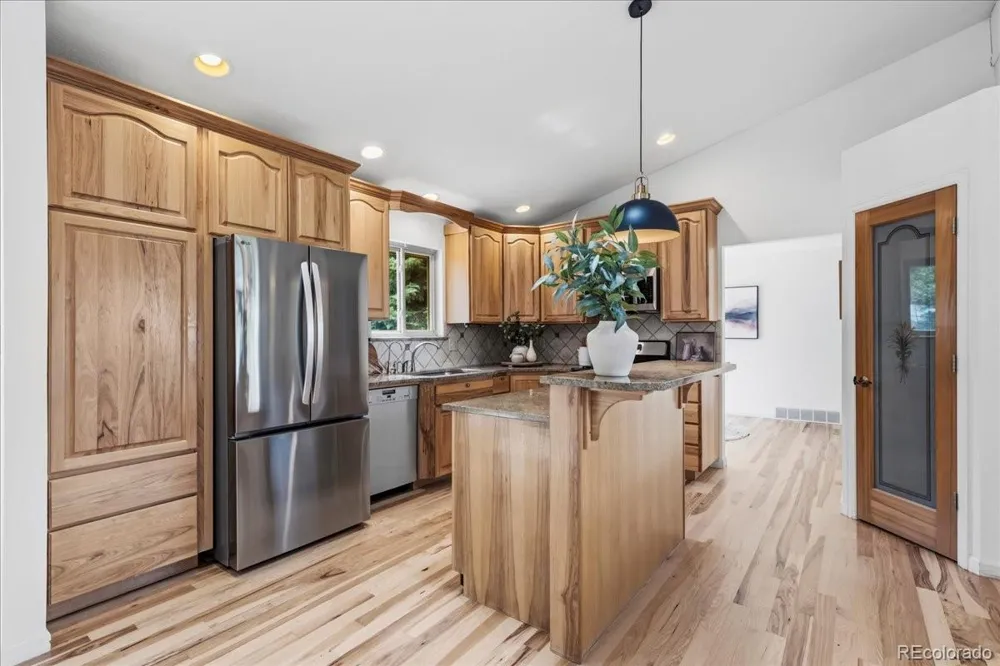 3035 Lakeshore Drive Longmont, CO 80503