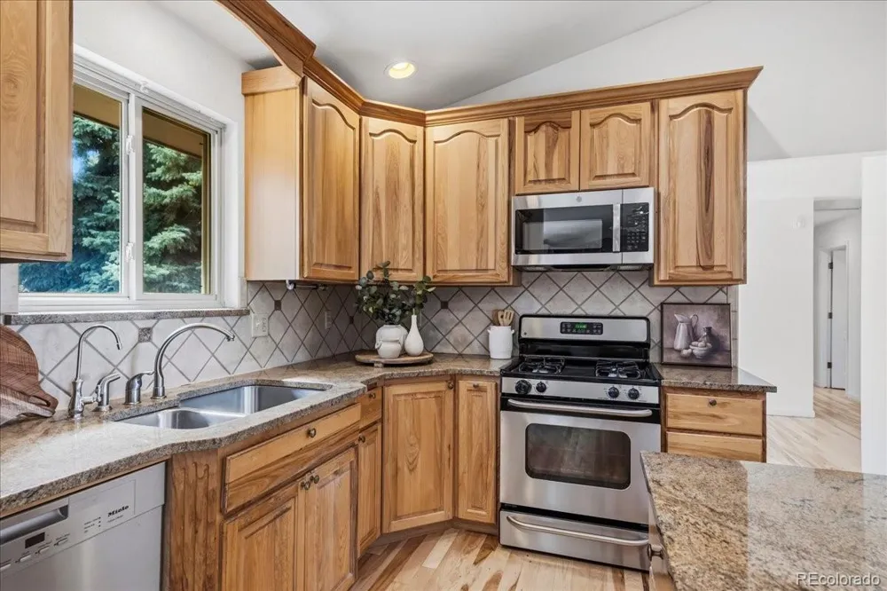 3035 Lakeshore Drive Longmont, CO 80503