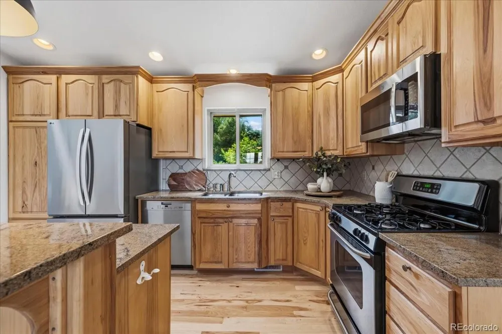 3035 Lakeshore Drive Longmont, CO 80503