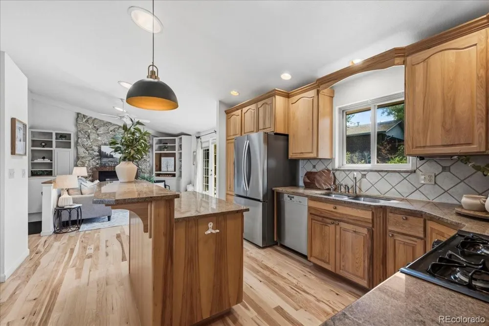 3035 Lakeshore Drive Longmont, CO 80503