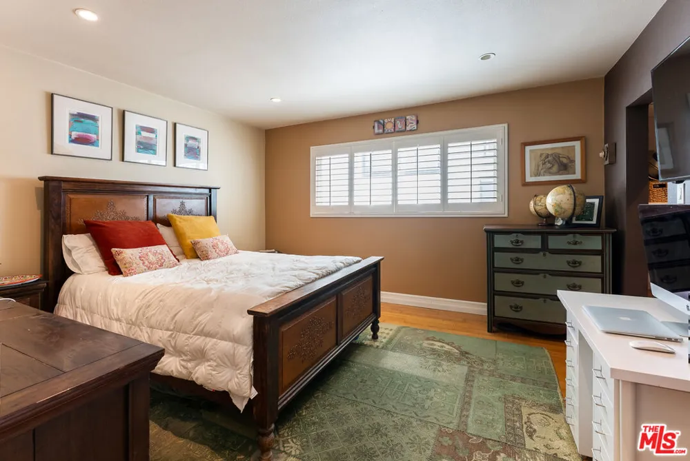 960 Larrabee Street West Hollywood, CA 90069