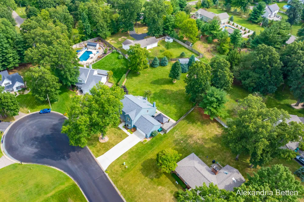 306 Hidden Forest Lane Battle Creek, MI 49014