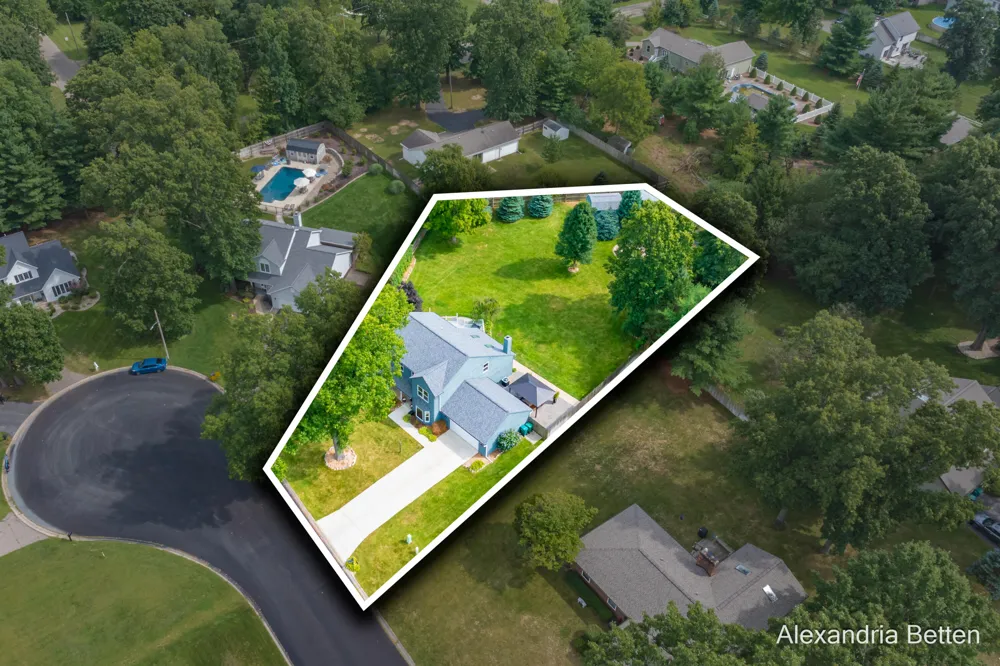 306 Hidden Forest Lane Battle Creek, MI 49014
