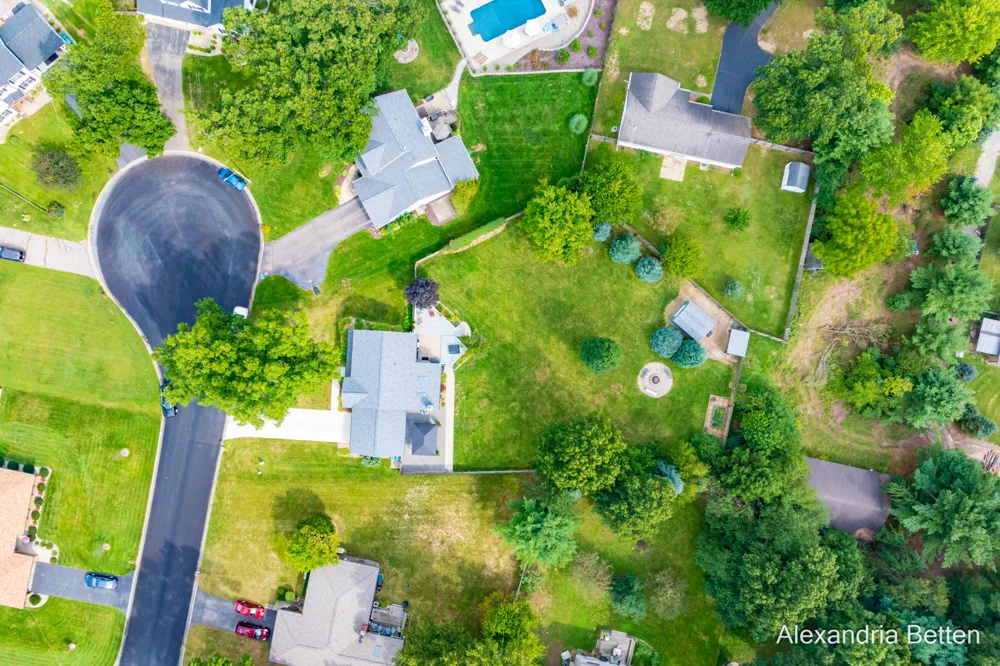 306 Hidden Forest Lane Battle Creek, MI 49014