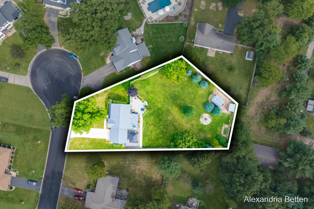 306 Hidden Forest Lane Battle Creek, MI 49014