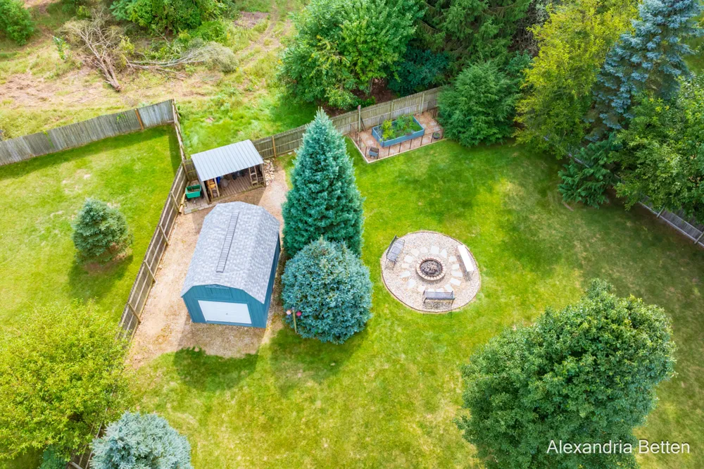 306 Hidden Forest Lane Battle Creek, MI 49014
