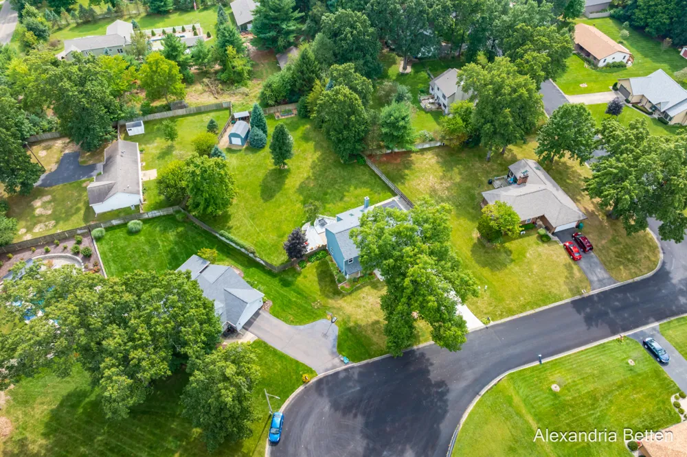 306 Hidden Forest Lane Battle Creek, MI 49014