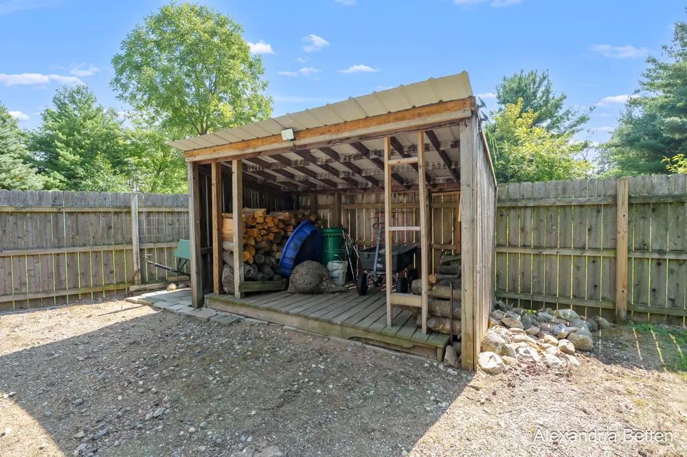 306 Hidden Forest Lane Battle Creek, MI 49014