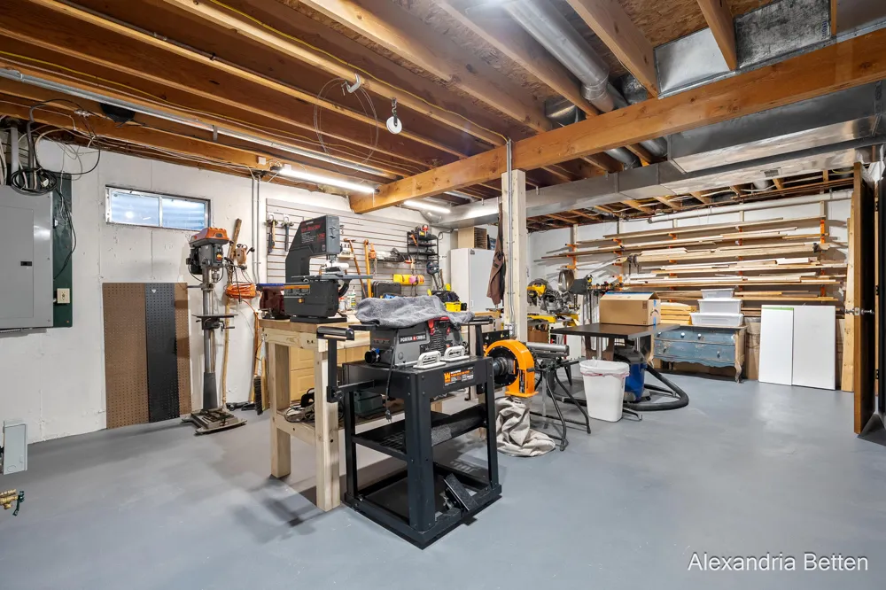 306 Hidden Forest Lane Battle Creek, MI 49014
