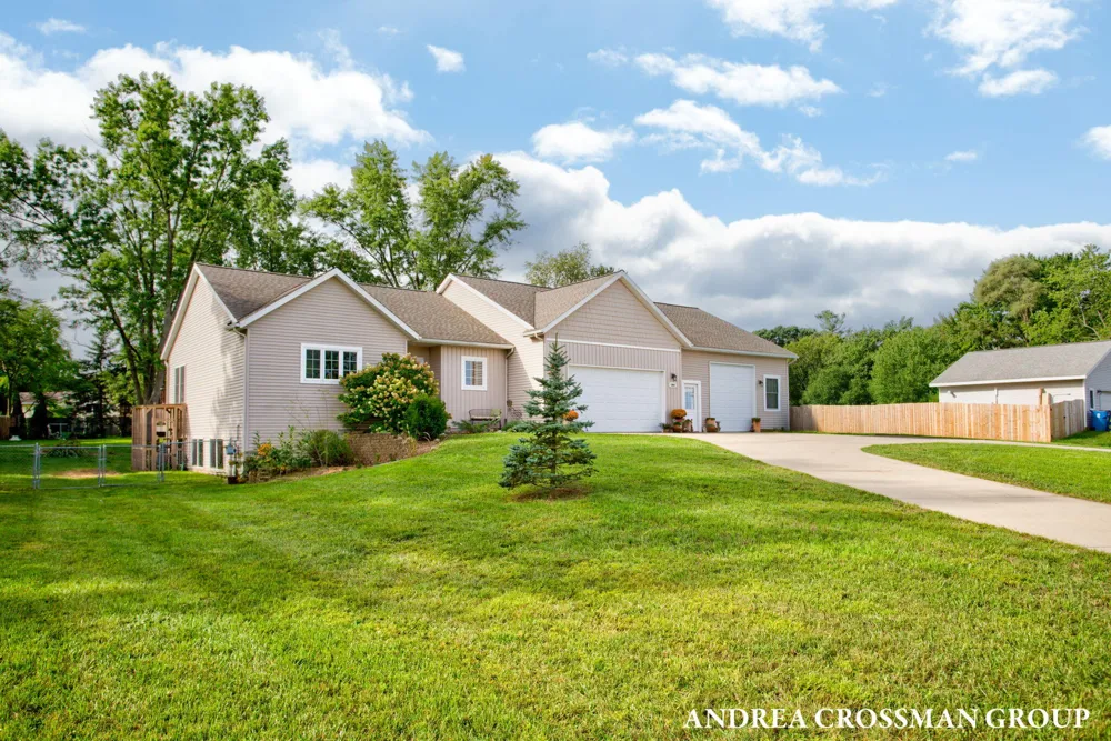 1094 68th Street SE Grand Rapids, MI 49508