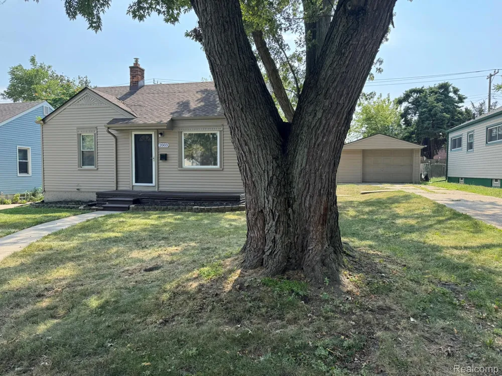 2003 Moran Avenue Lincoln Park City, MI 48146