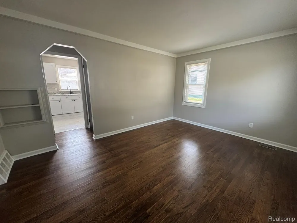 2003 Moran Avenue Lincoln Park City, MI 48146