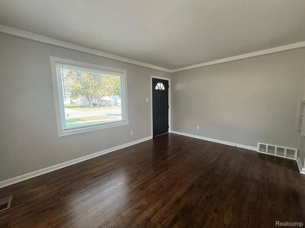 2003 Moran Avenue Lincoln Park City, MI 48146