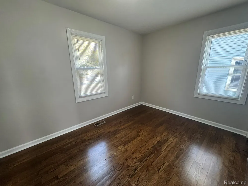 2003 Moran Avenue Lincoln Park City, MI 48146