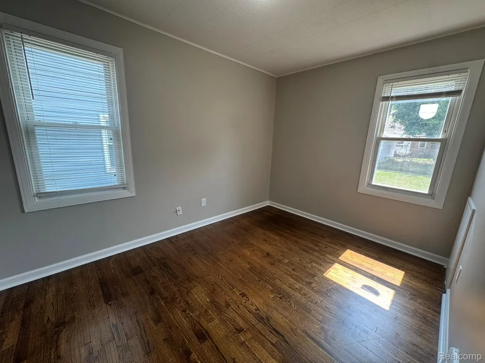 2003 Moran Avenue Lincoln Park City, MI 48146