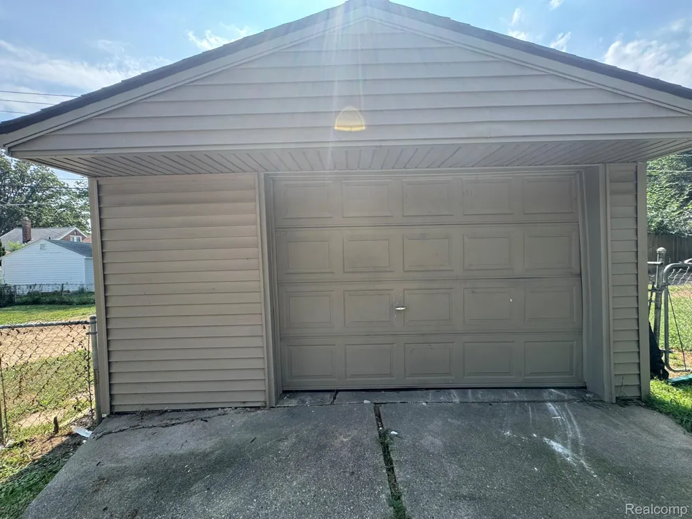 2003 Moran Avenue Lincoln Park City, MI 48146