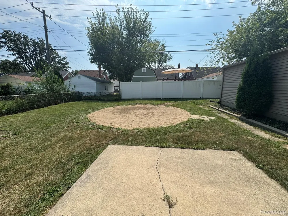 2003 Moran Avenue Lincoln Park City, MI 48146