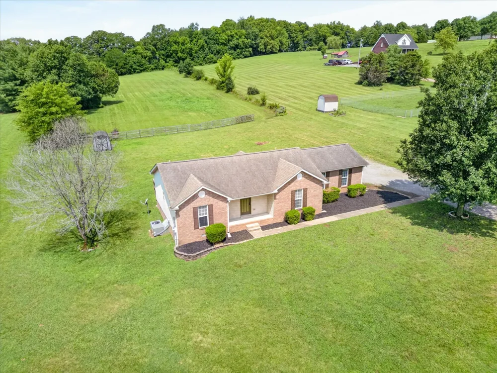 1141 Old Mack Rd Clarksville, TN 37040