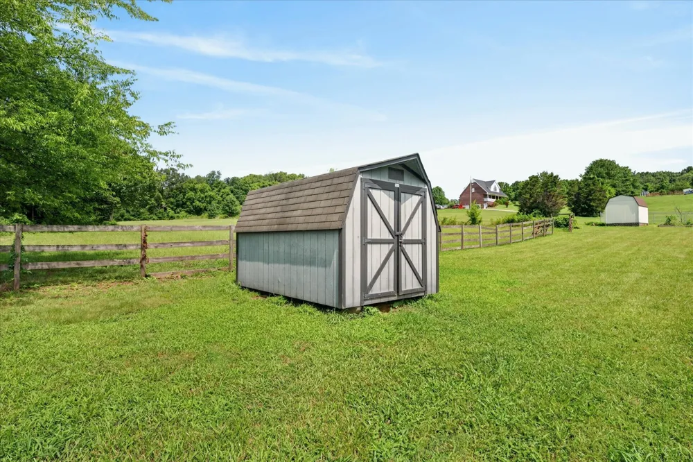 1141 Old Mack Rd Clarksville, TN 37040