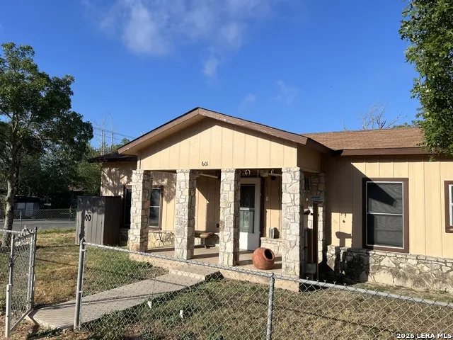 601 Como Uvalde, TX 78801