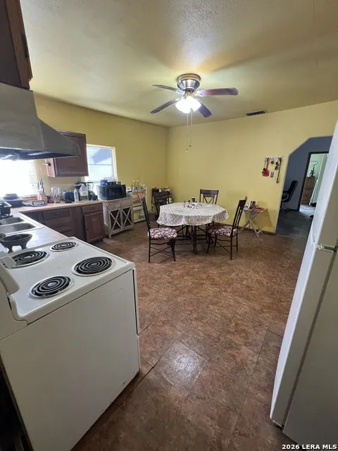 601 Como Uvalde, TX 78801