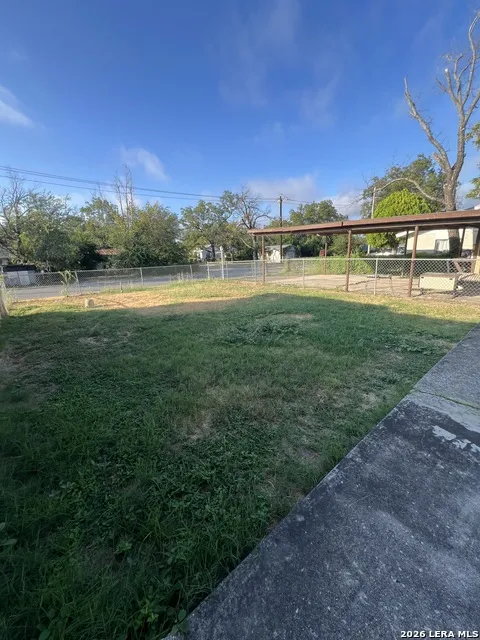 601 Como Uvalde, TX 78801