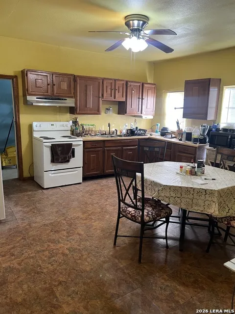 601 Como Uvalde, TX 78801