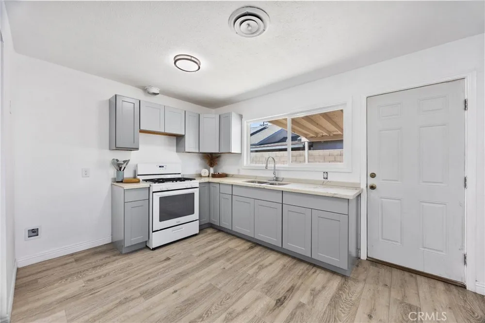 346 Tyree Toliver Street Bakersfield, CA 93307