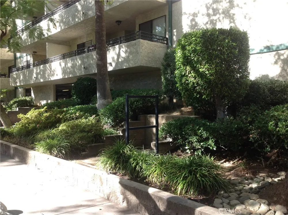 277 Pleasant Street #206 Pasadena, CA 91101