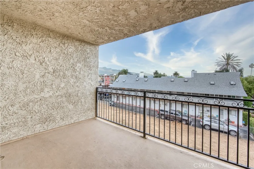 277 Pleasant Street #206 Pasadena, CA 91101