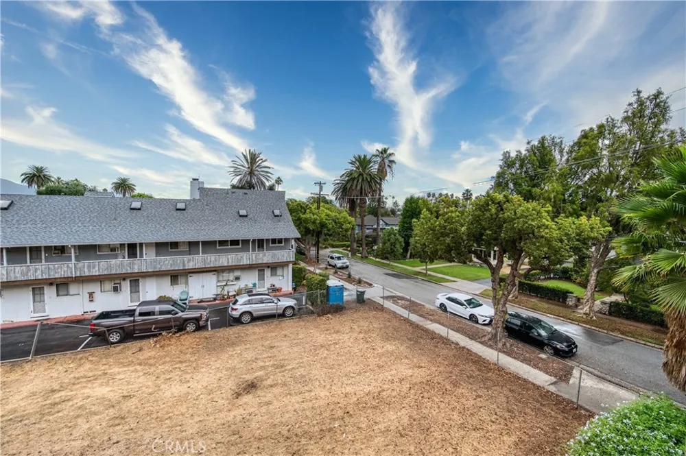 277 Pleasant Street #206 Pasadena, CA 91101