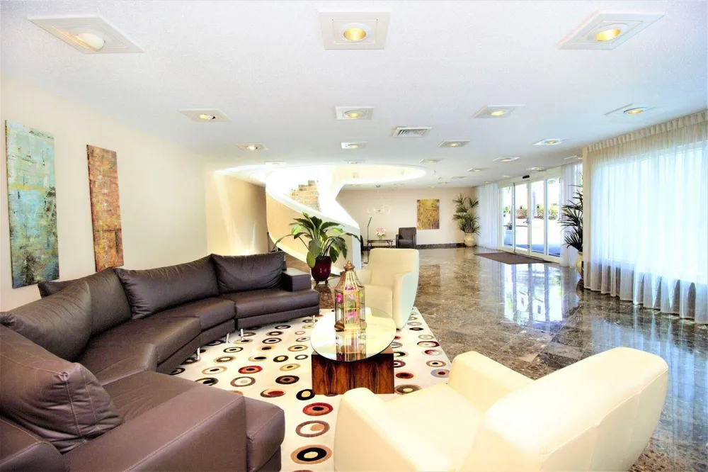 1360 S Ocean Boulevard #2806 Pompano Beach, FL 33062