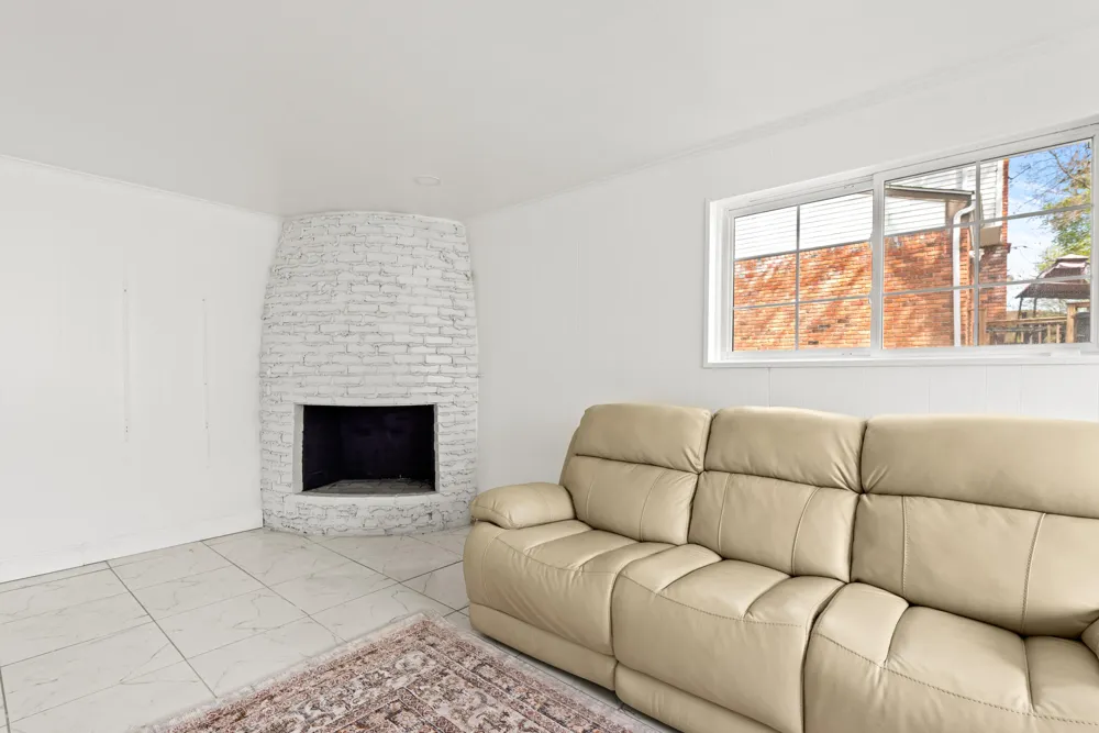 22589 Bell Brook Street Southfield, MI 48034