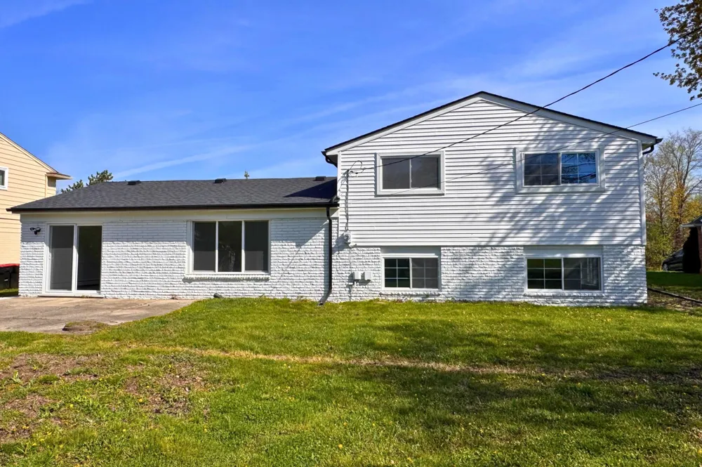 22589 Bell Brook Street Southfield, MI 48034