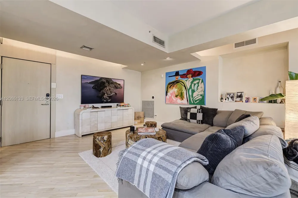2001 Meridian Ave #307 Miami Beach, FL 33139