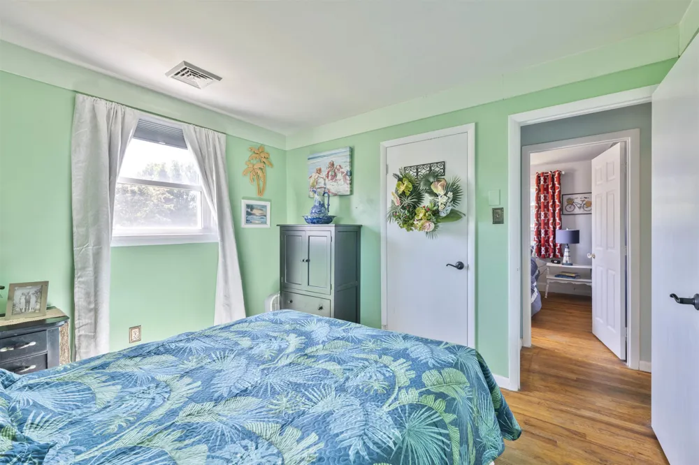821 Cape Avenue Cold Spring, NJ 08204