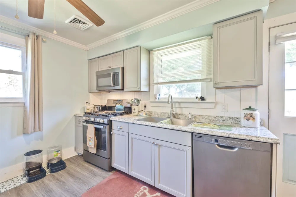 821 Cape Avenue Cold Spring, NJ 08204