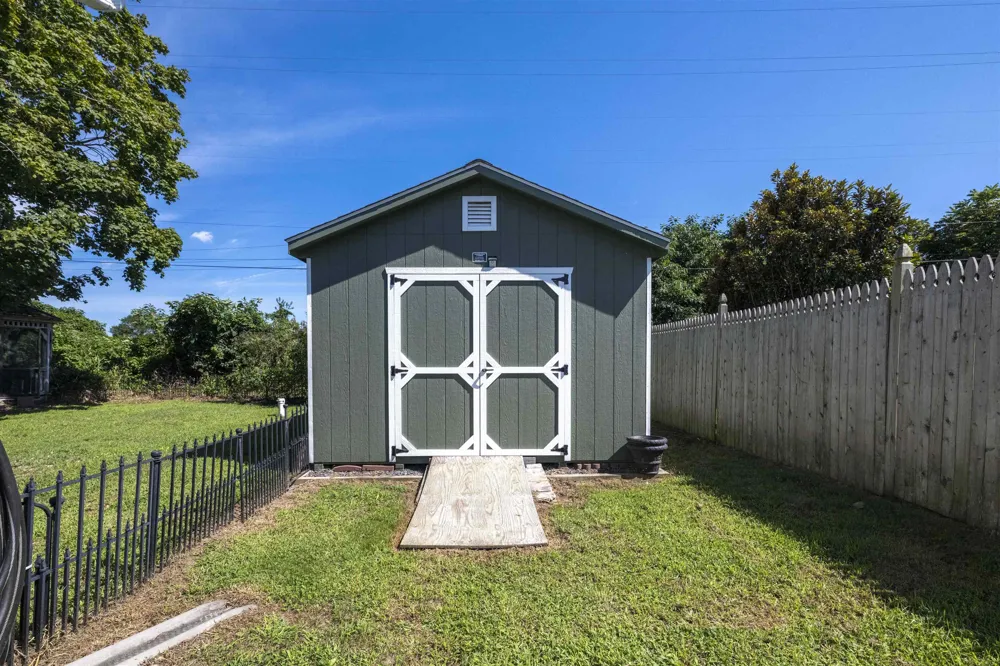 821 Cape Avenue Cold Spring, NJ 08204