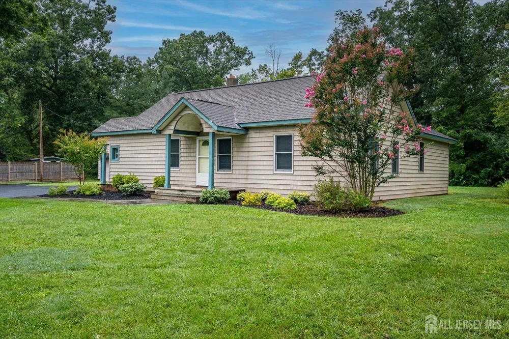 122 Cortelyous Lane Franklin, NJ 08873