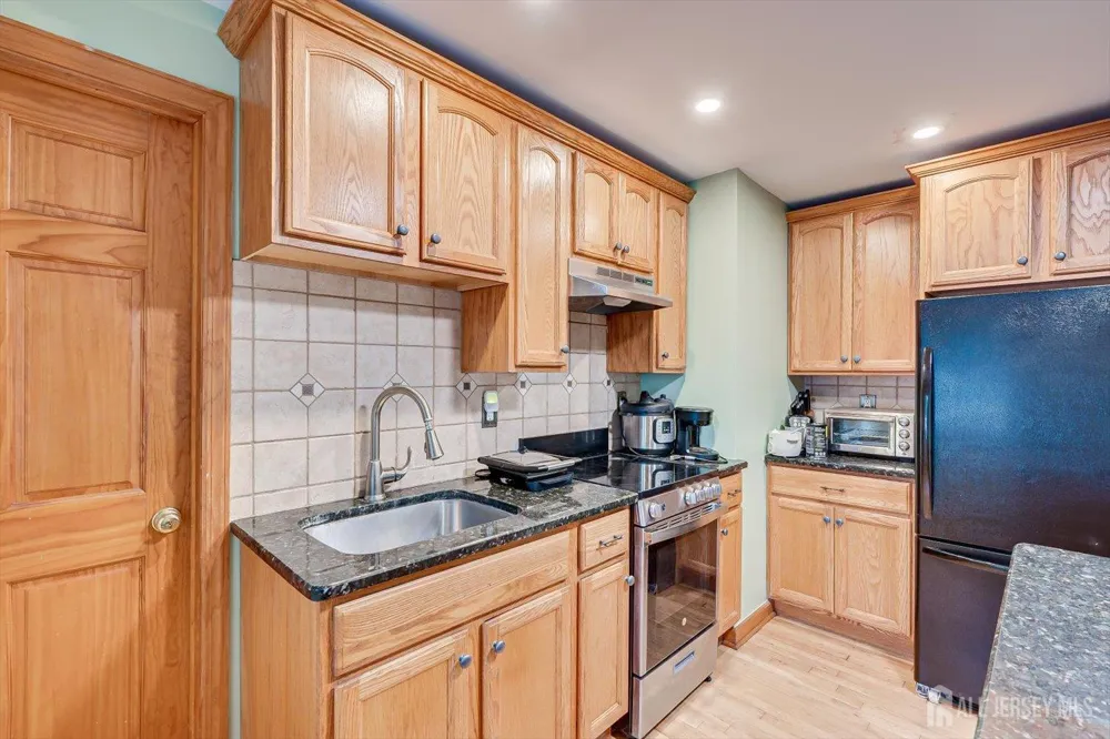 122 Cortelyous Lane Franklin, NJ 08873