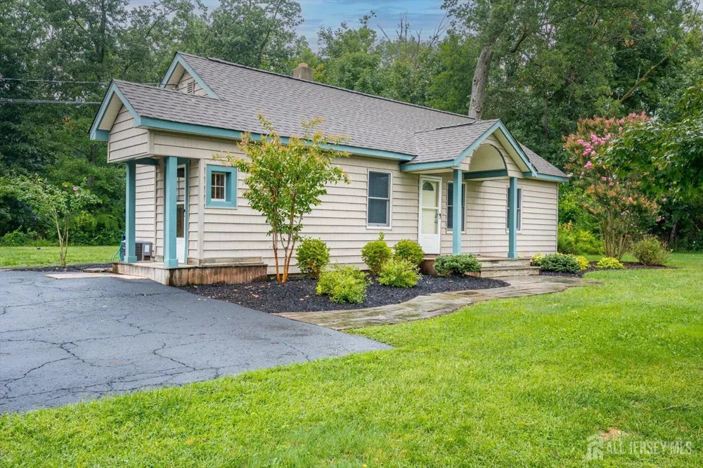 122 Cortelyous Lane Franklin, NJ 08873