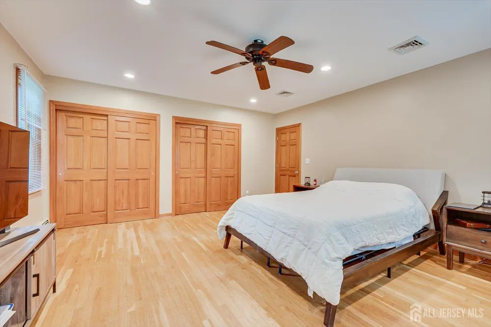 122 Cortelyous Lane Franklin, NJ 08873